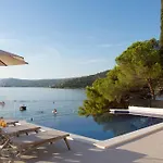 Marijo Villa