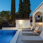 Marijo Villa Ražanj