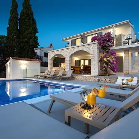 Marijo Villa