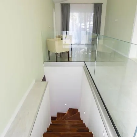 Marijo Villa